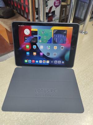 Apple iPad Air 32 GB Gray - main view