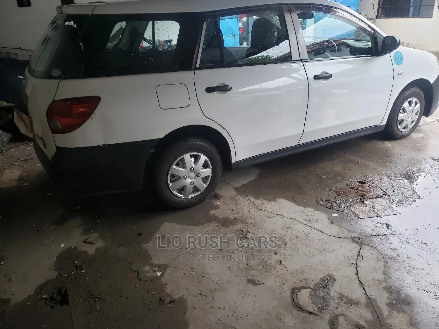 Nissan Advan 2014 White
