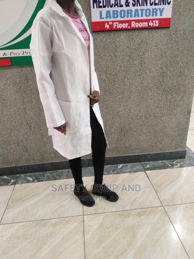 Lab Coats Available at an Affordable Price - thumbnail 3