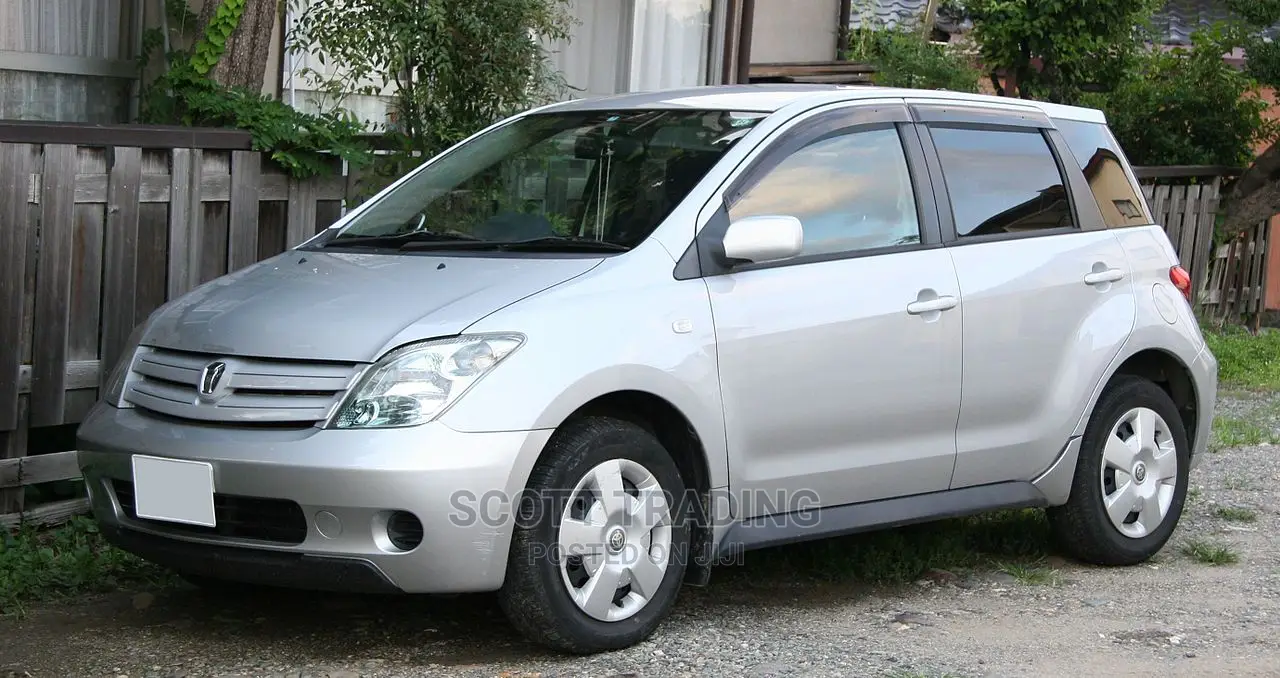 Toyota Ist 2005 Front Windscreen