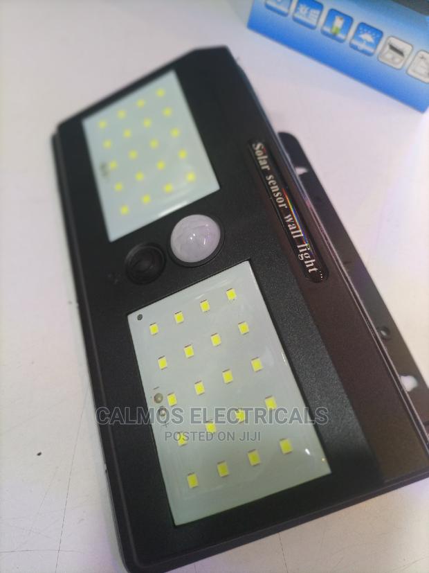 Solar Wall Light - thumbnail 2