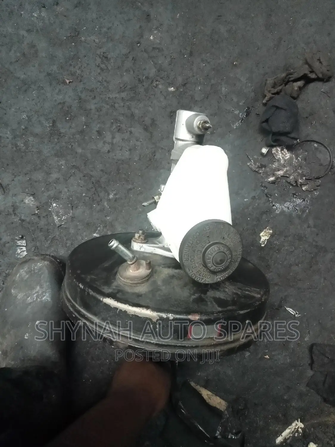 Brake Booster Complete With Master Cylinder Toyota 100 102