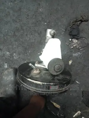 Brake Booster Complete With Master Cylinder Toyota 100 102