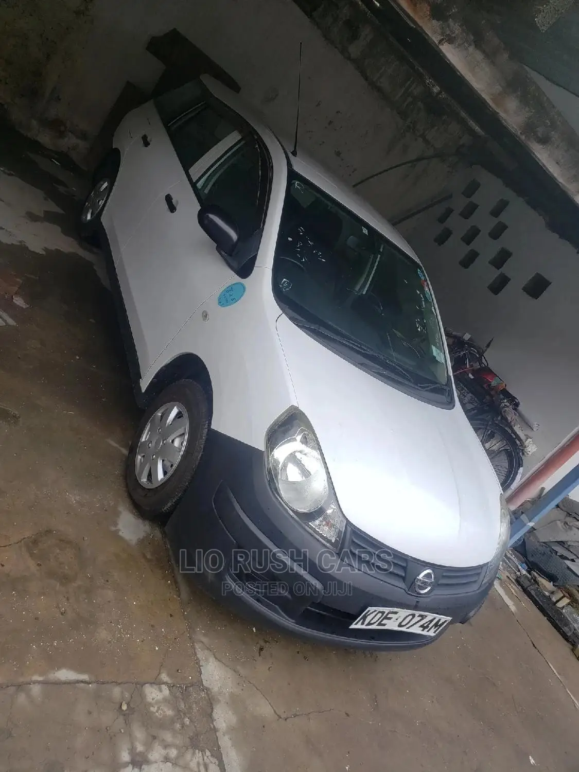 Nissan Advan 2014 White