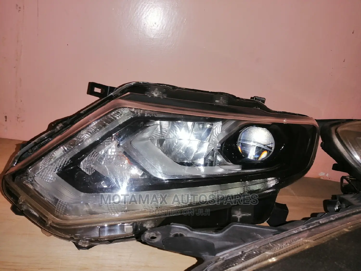 Nissan Xtrail N32 Headlight