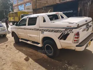 2014 Toyota Hilux Double/Pick Up for Hire