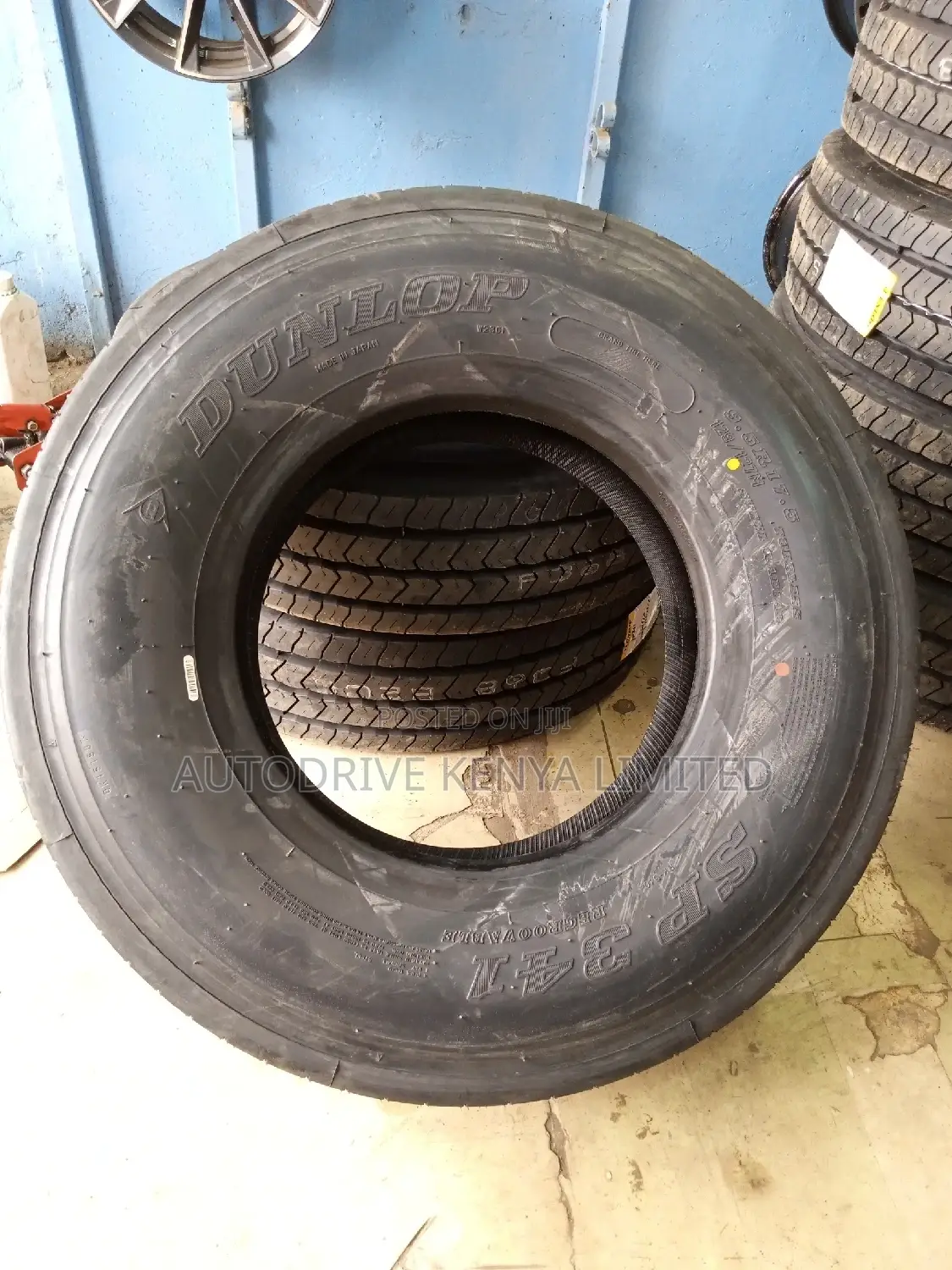 9.5R17.5 Dunlop Tyre