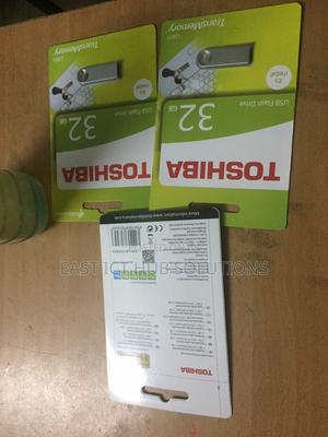 Toshiba Flashdrive 32gb - thumbnail 2