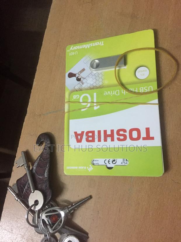 Toshiba Flashdrive 32gb - thumbnail 3