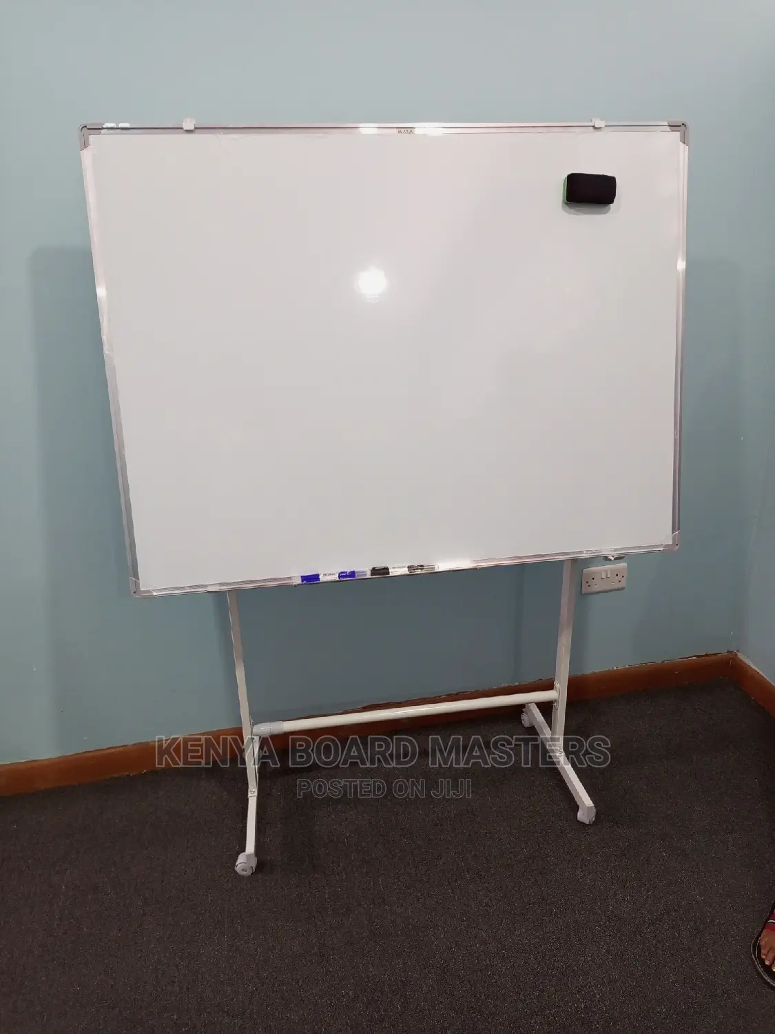 Stable Whiteboard on a Fourwheel Stand