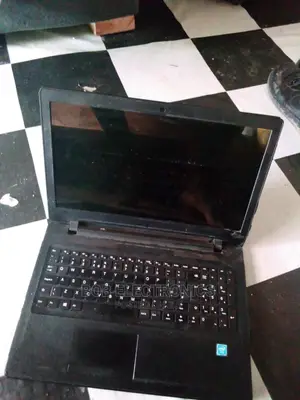 Laptop Lenovo IdeaPad Y570 4GB Intel Celeron 320GB