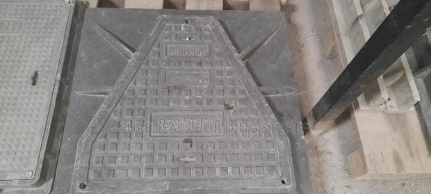 Manhole Cover 24×24" Triangular - main view
