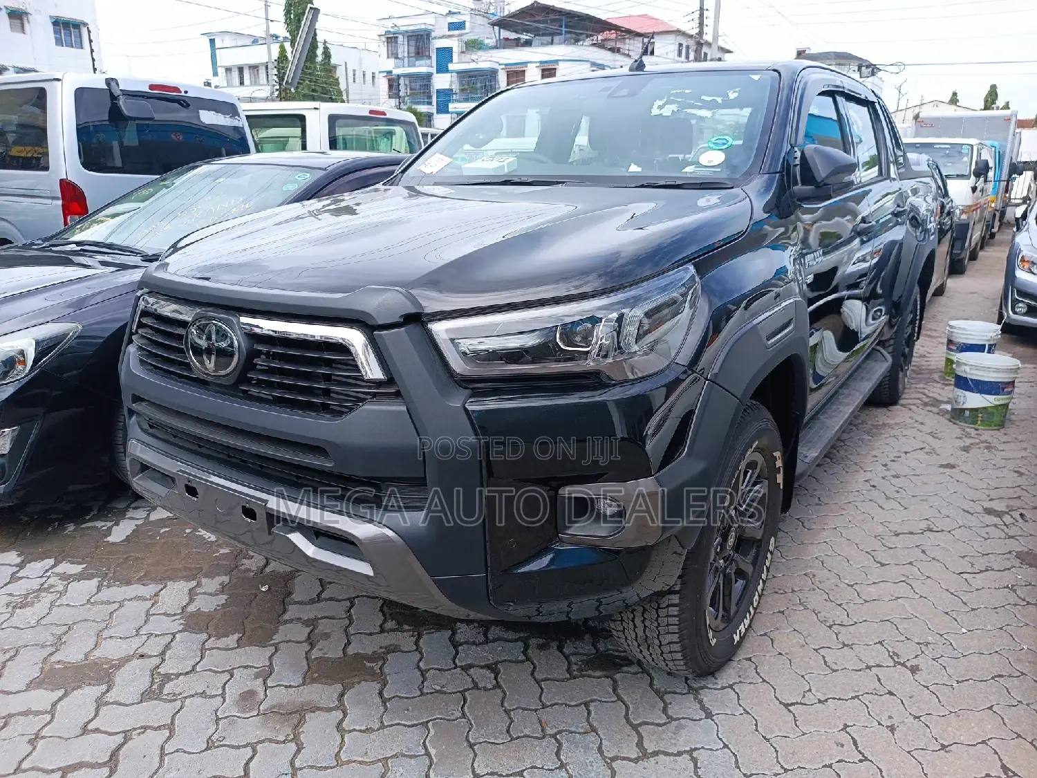 New Toyota Hilux 2021 Black