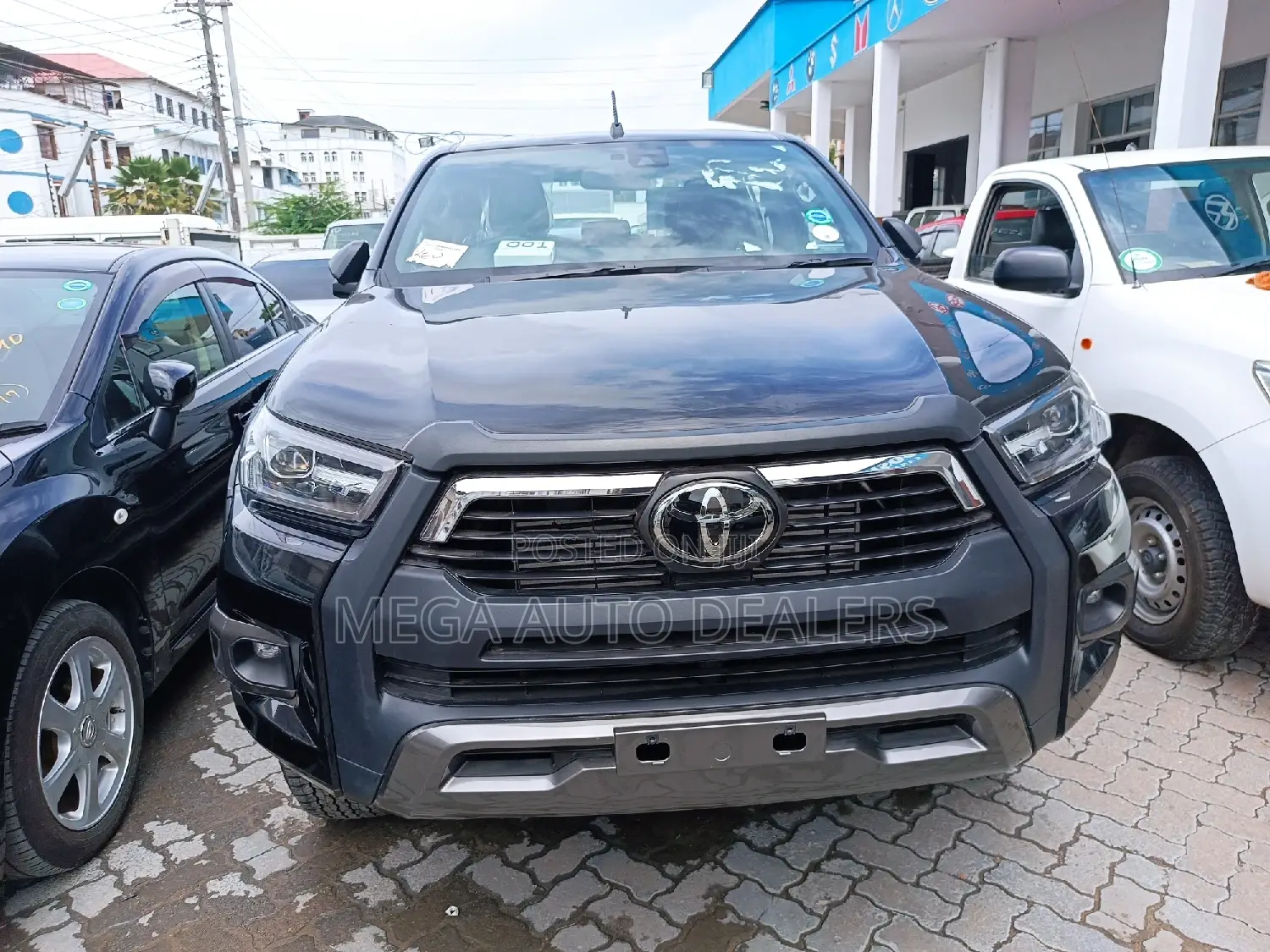 New Toyota Hilux 2021 Black