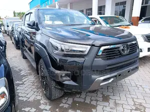 New Toyota Hilux 2021 Black