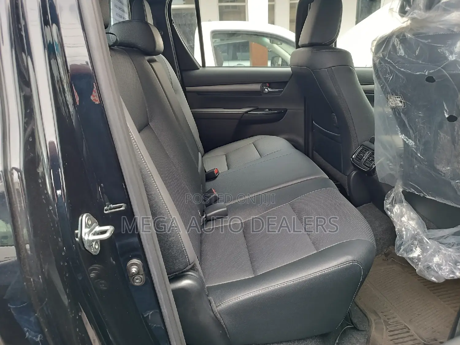 New Toyota Hilux 2021 Black