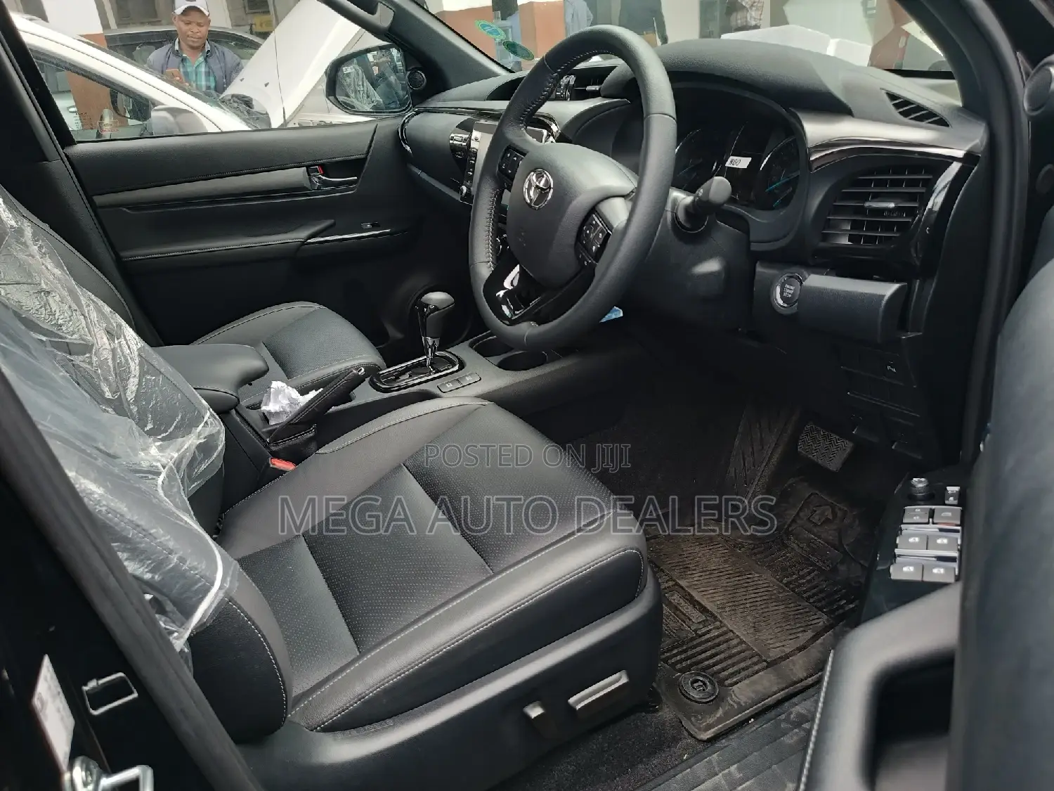 New Toyota Hilux 2021 Black