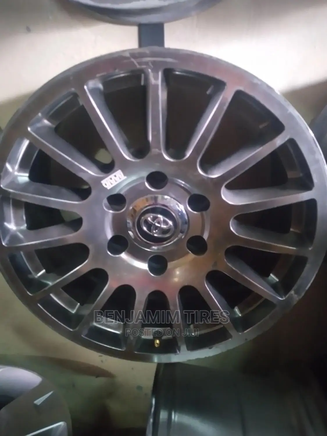 Original Rims Set Size 17 Inch 6 Holes.