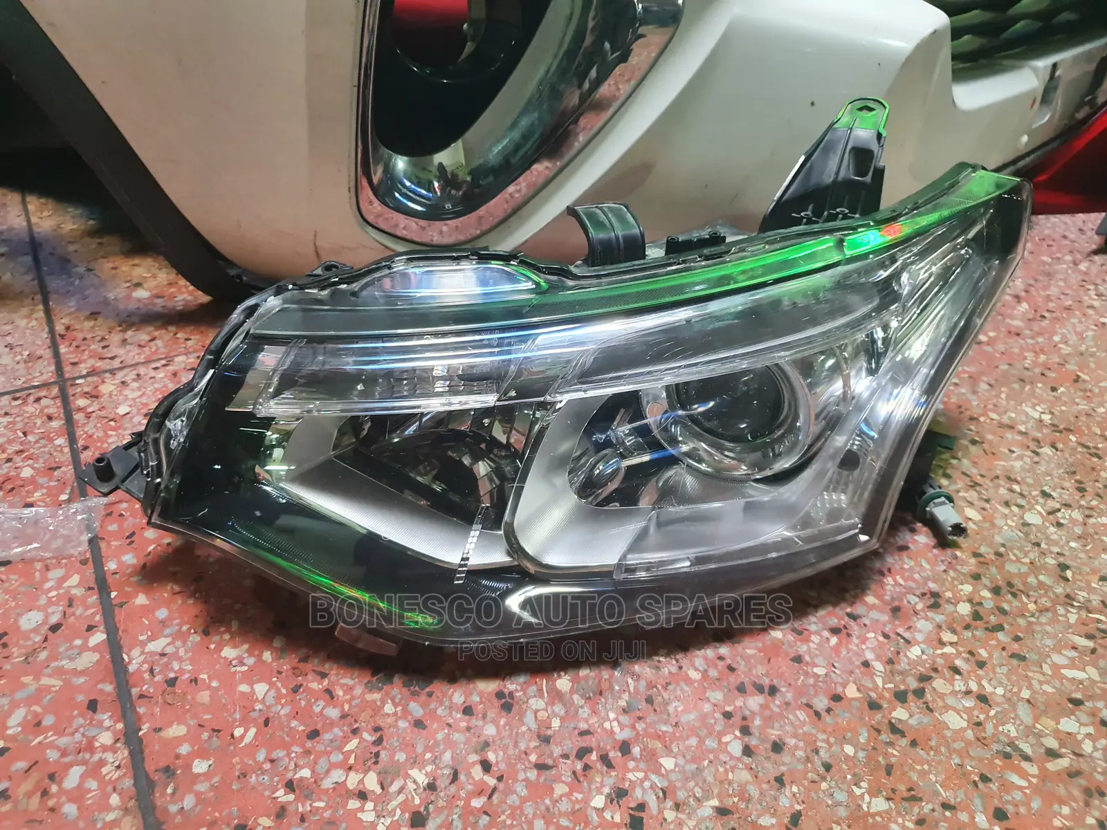 Mitsubishi Outlander 2013 Xenon Headlight