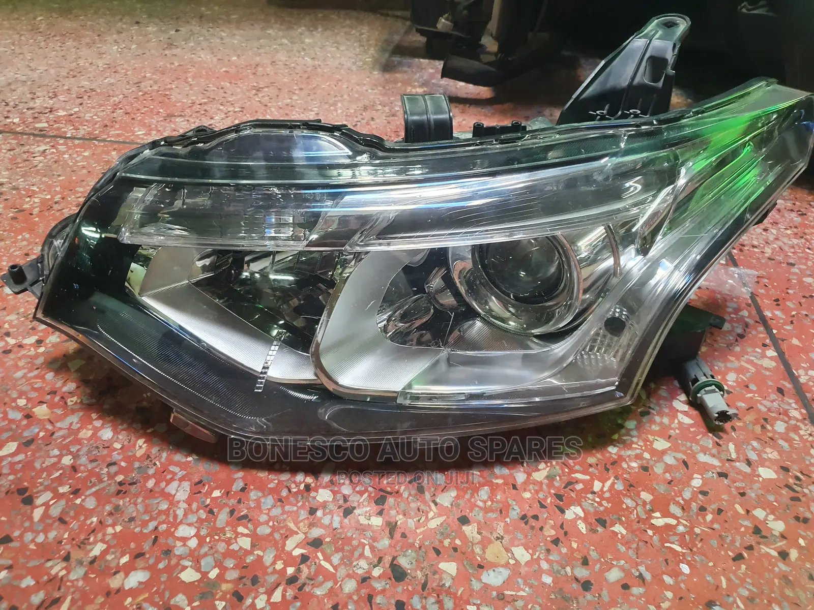 Mitsubishi Outlander 2012-14 Xenon Headlights
