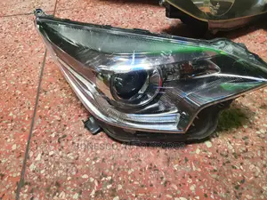 Toyota Ractis 2014/2015 Xenon Headlight Assembly