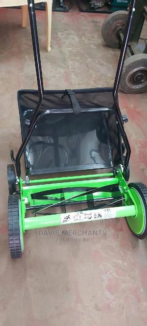 Lawn Mower Manually Operated With Double Wheels and Bag - thumbnail 3