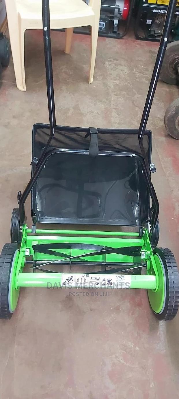 Lawn Mower Manually Operated With Double Wheels and Bag - thumbnail 2