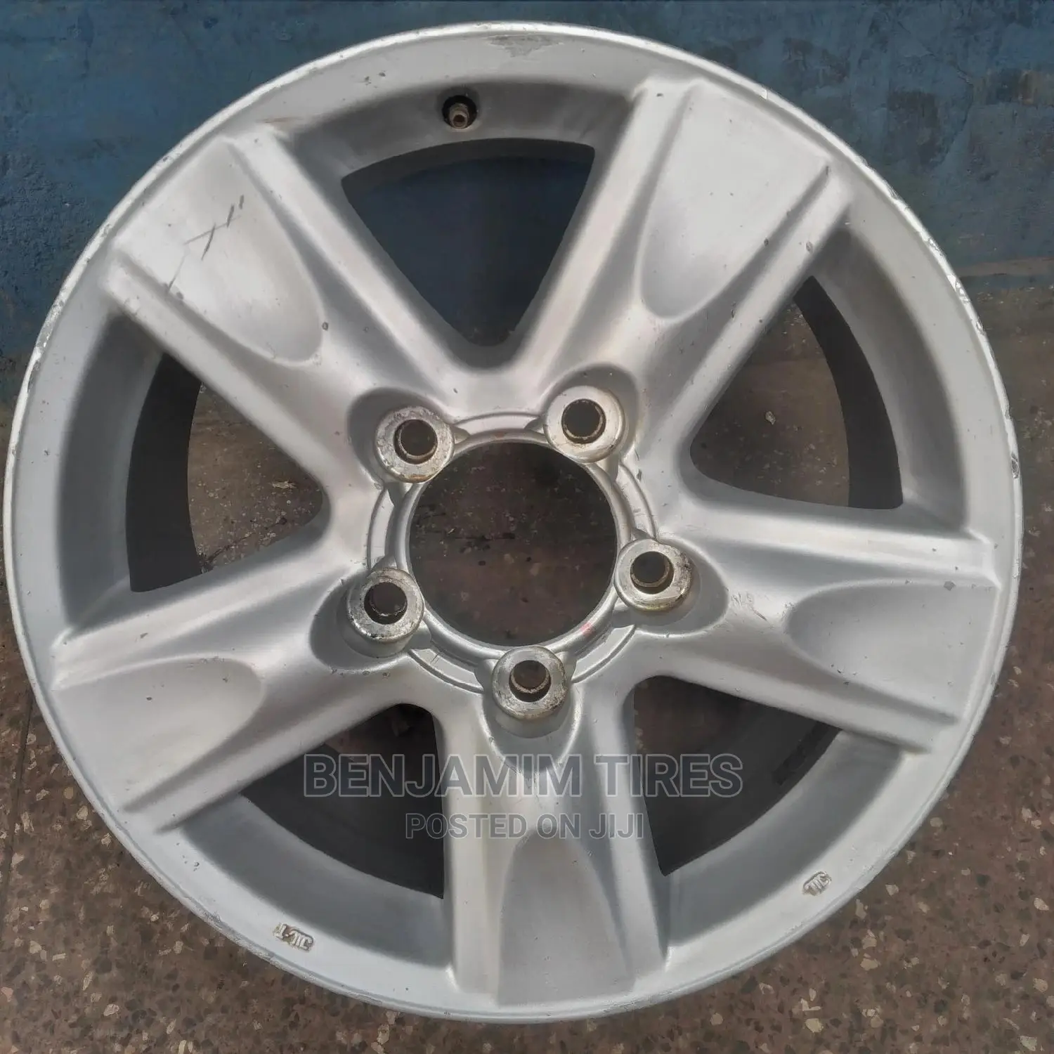 Original Rim Size 18 Inch for Landcruiser V8.