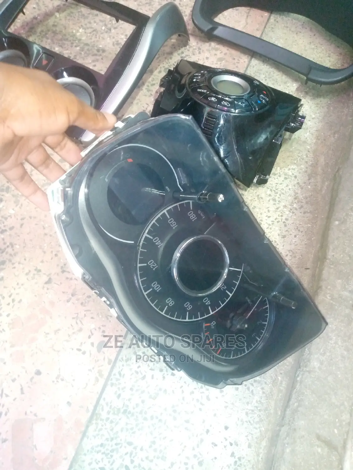 Nissan Note 2013 Clock