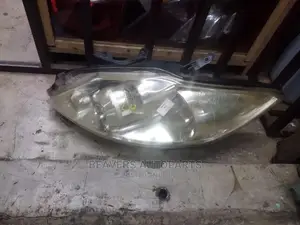 Auris 2008. Headlight.