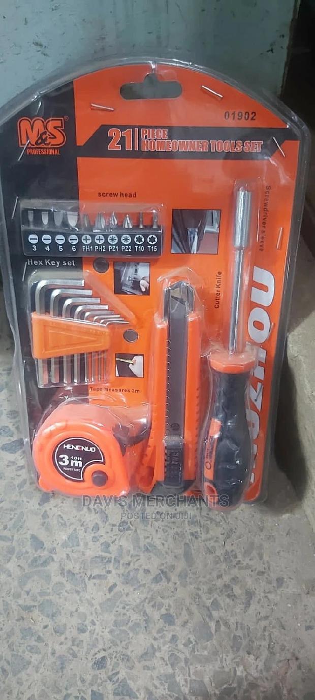 Rnkey ,Tape Measure and Scredriver - main view