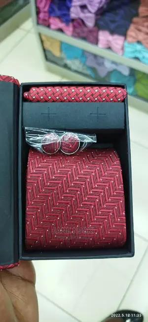 Red Tie Men