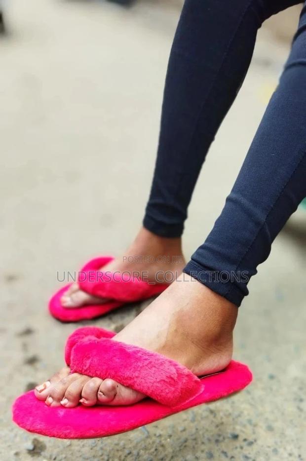 Executive Comfy Fleece Sandals - thumbnail 2