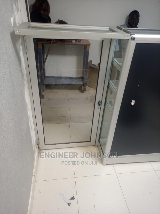 Glass Displays - thumbnail 2