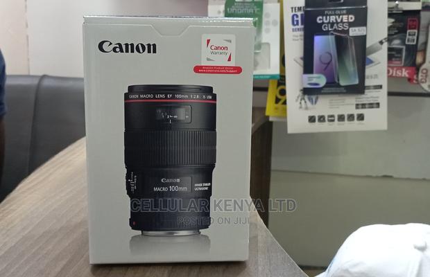 Canon EF 100mm F/2.8l Macro IS USM Lens
