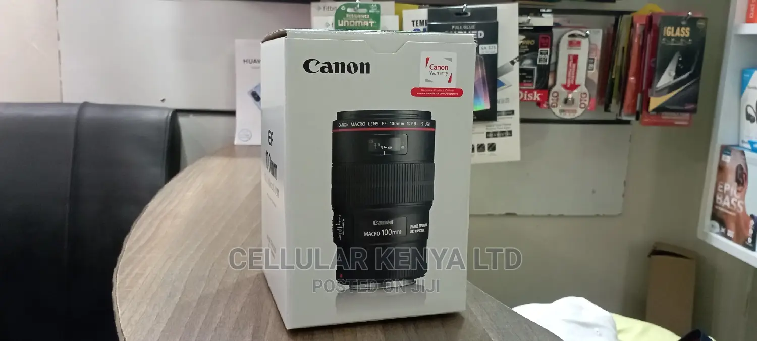 Canon EF 100mm F/2.8l Macro IS USM Lens