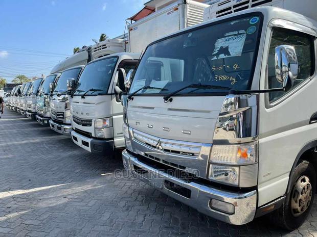 Mitsubishi Canter 2015 White - thumbnail 2
