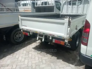 Mitsubishi Canter 2015 White