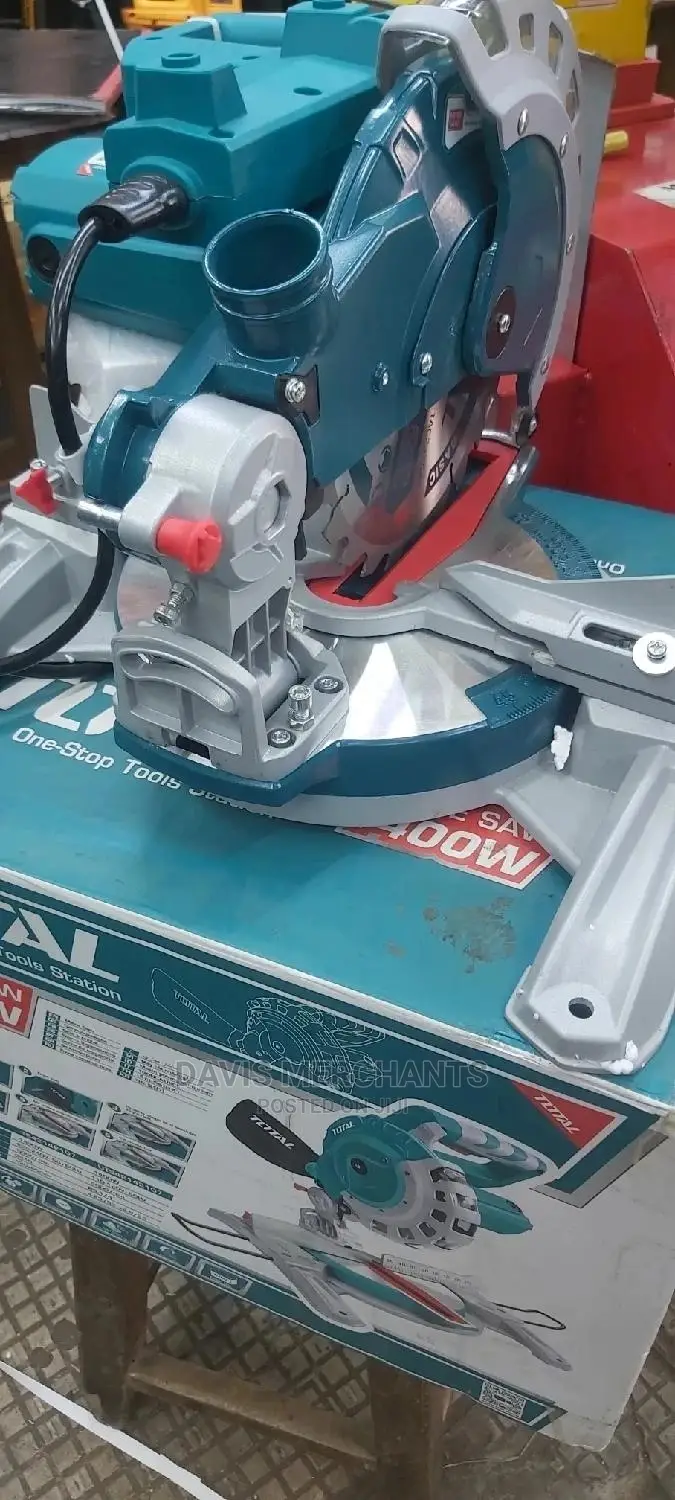 Total 1400W Mitresaw