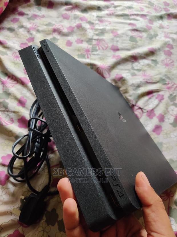 Slim Play Station 4, Rarely Used - thumbnail 2