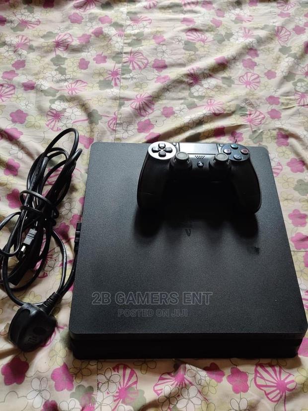 Slim Play Station 4, Rarely Used - main view