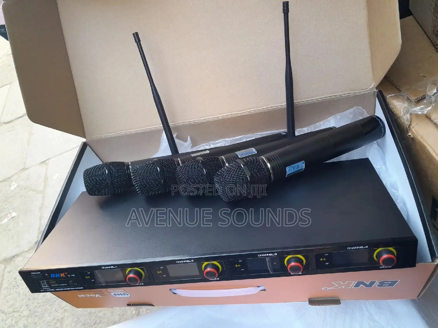 Bnk 4 Wireless Microphones