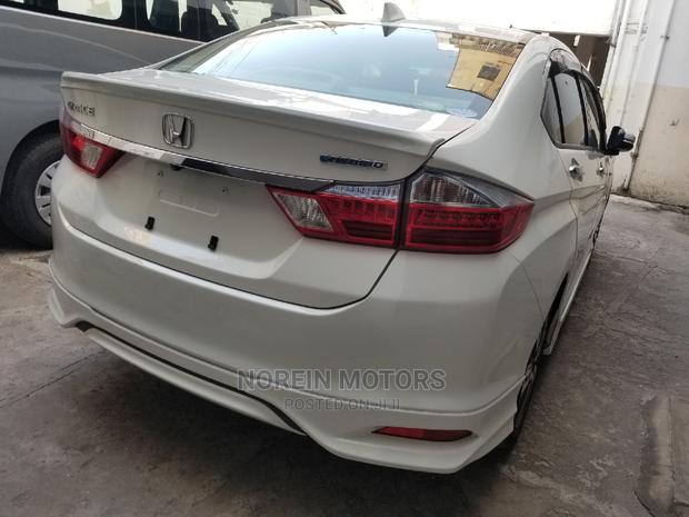 Honda Stream 2014 White - thumbnail 6