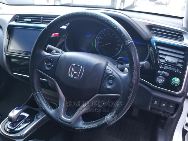 Honda Stream 2014 White - thumbnail 8