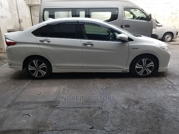 Honda Stream 2014 White - thumbnail 9
