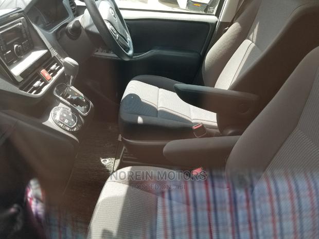 Toyota Voxy 2015 Black - thumbnail 4