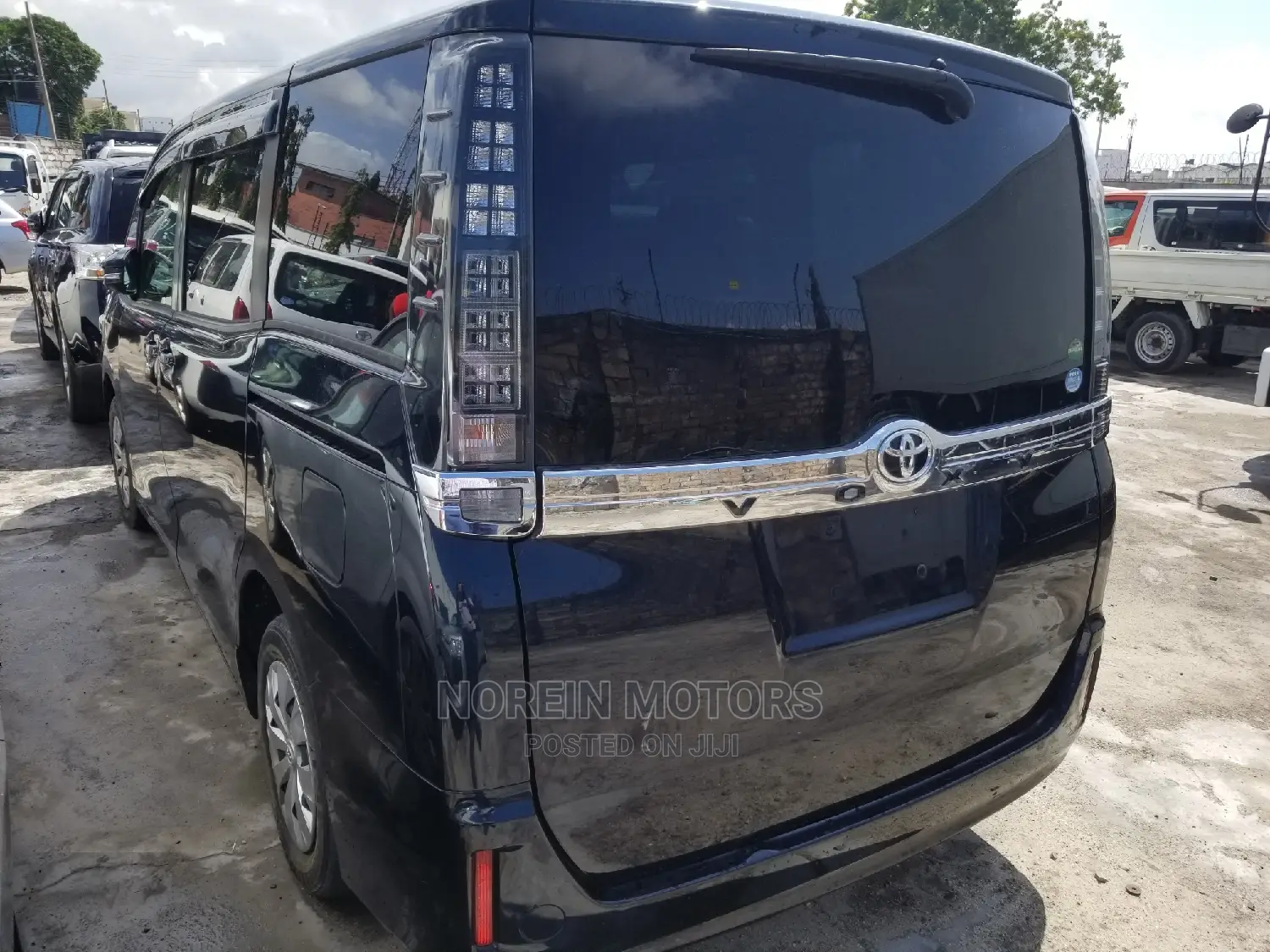 Toyota Voxy 2015 Black