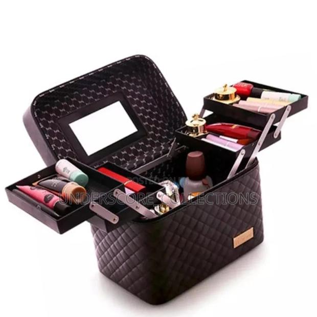 Professional Women Large Capacity Makeup Toiletry Bag