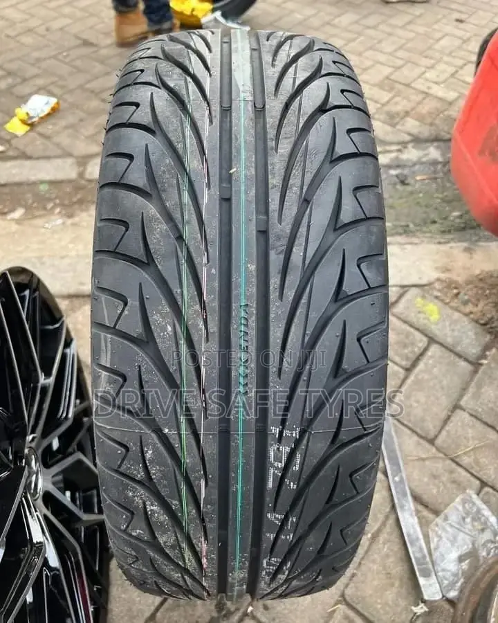 225/40 R18 Bearway Tyre