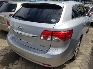 Toyota Avensis 2014 Silver